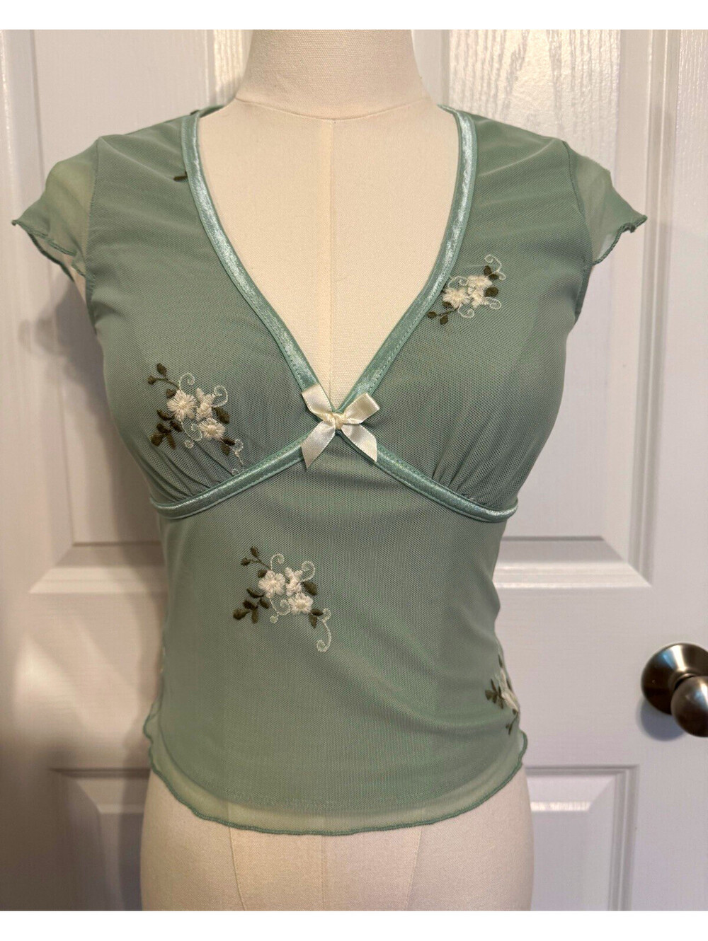 Thirty Thirty LA Women’s Sage Green Mesh Floral Embroidered V-Neck Shirt, Size S